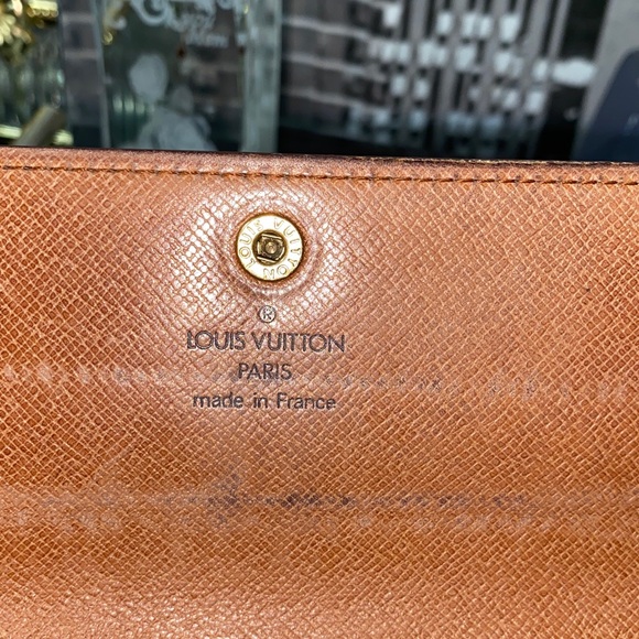 Authentic Louis Vuitton Monogram Sarah Wallet - Picture 7 of 16